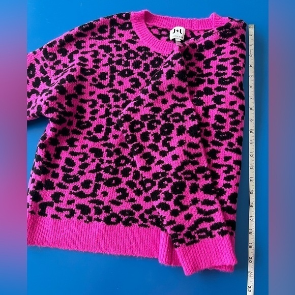 John and Jenn Sweater. Excellent Condition. - Picture 4 of 5